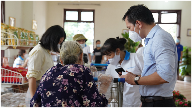 Eurowindow Holding tham gia van hanh “sieu thi mini 0 dong” tai quan Ha Dong-Hinh-2