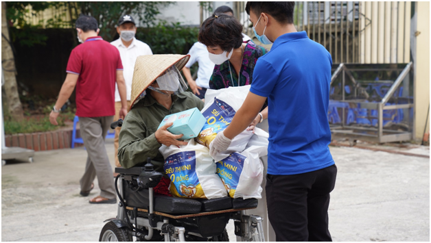 Eurowindow Holding tham gia van hanh “sieu thi mini 0 dong” tai quan Ha Dong-Hinh-3