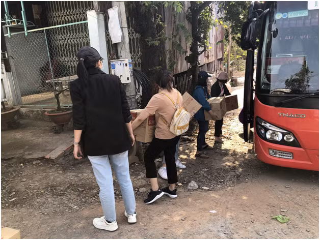 Theo chan “Novator” tang 800 phan qua cho nguoi dan tinh Dong Thap