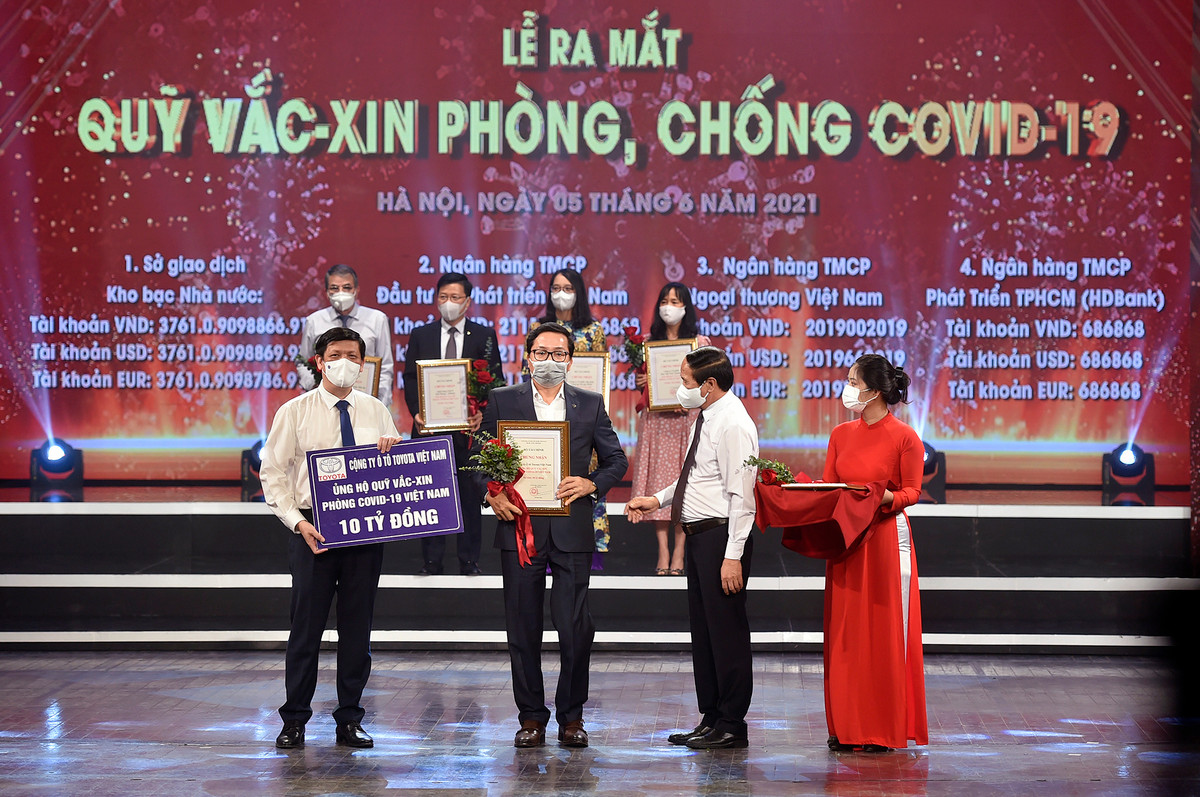 Toyota Viet Nam ung ho 10 ty cho quy Vac-xin phong COVD-19