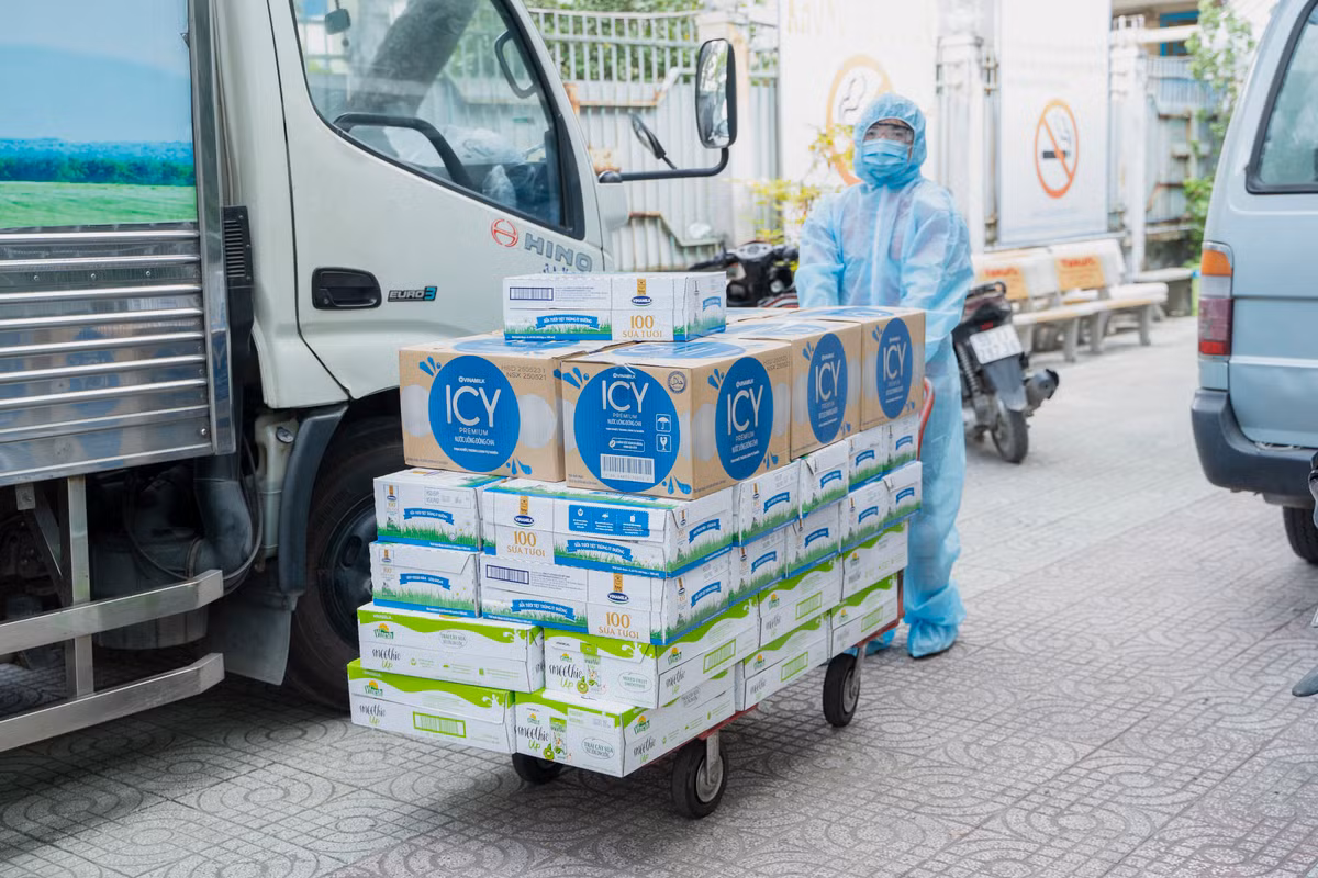 Vinamilk tiep suc tuyen dau dang ngay dem xet nghiem sang loc o TP.HCM