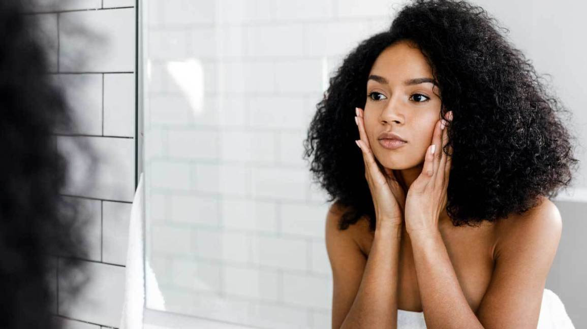 Thực hiện các bài tập cơ mặt không chỉ làm săn chắc cơ mặt mà còn giúp trẻ hóa khuôn mặt. Ảnh: wp.