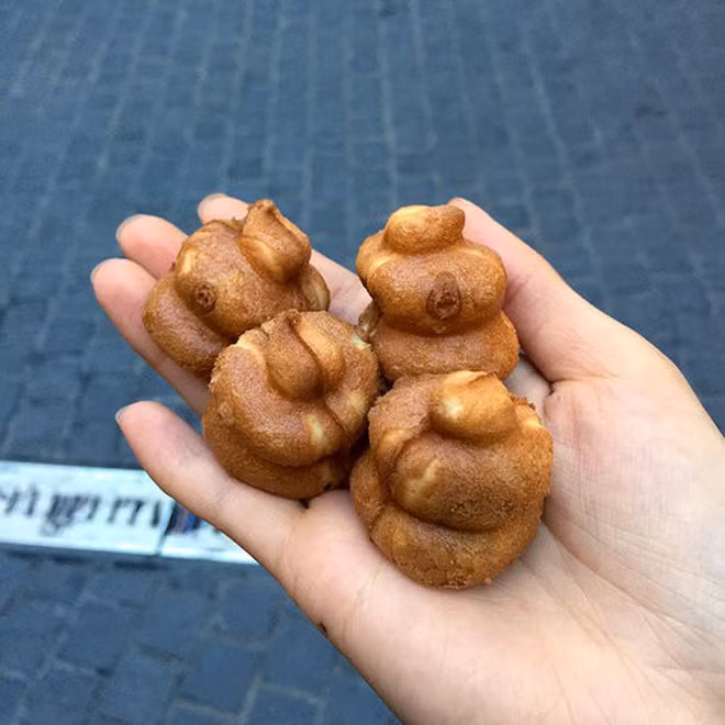 Bạn có thể bắt gặp món bánh này được bày bán ở bất cứ góc đường hoặc khu chợ nào, đặc biệt là ở Seoul hoặc Insadong. Ảnh: hanquoc9.