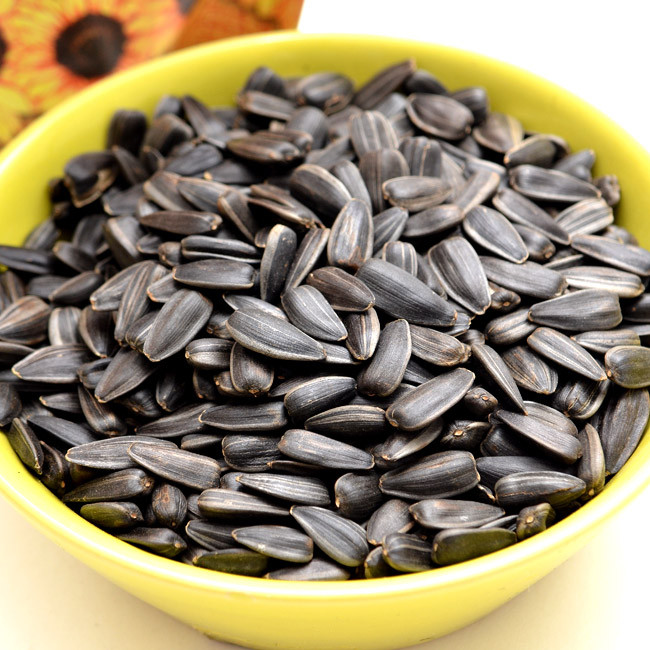 Hạt hướng dương chứa nhiều vitamin E - một chất chống oxy hóa quan trọng cho da. Ảnh: muanhanhtainha.