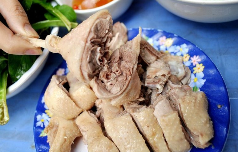 Người bị mỡ máu cao nên tiêu thụ các loại thịt trắng như thịt gà, vịt, ngan. Đây là những loại thịt có chứa hàm lượng cholesterol thấp. Ảnh: tubeptot.