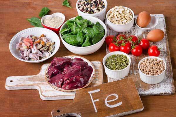 Để tiết kiệm tiền, bạn nên lập kế hoạch bữa ăn của bạn trong tuần và lên danh sách thực phẩm. Chỉ mua những gì bạn chắc chắn sẽ sử dụng, và kiểm tra những gì bạn đã có trong tủ đựng thức ăn trước tiên. Ảnh: massageishealthy.