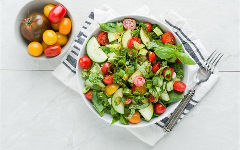 Súp hoặc salad rau củ tự làm cũng là món ăn nhẹ bạn có thể nạp vào cơ thể sau khi tập yoga. Ảnh: cooky.