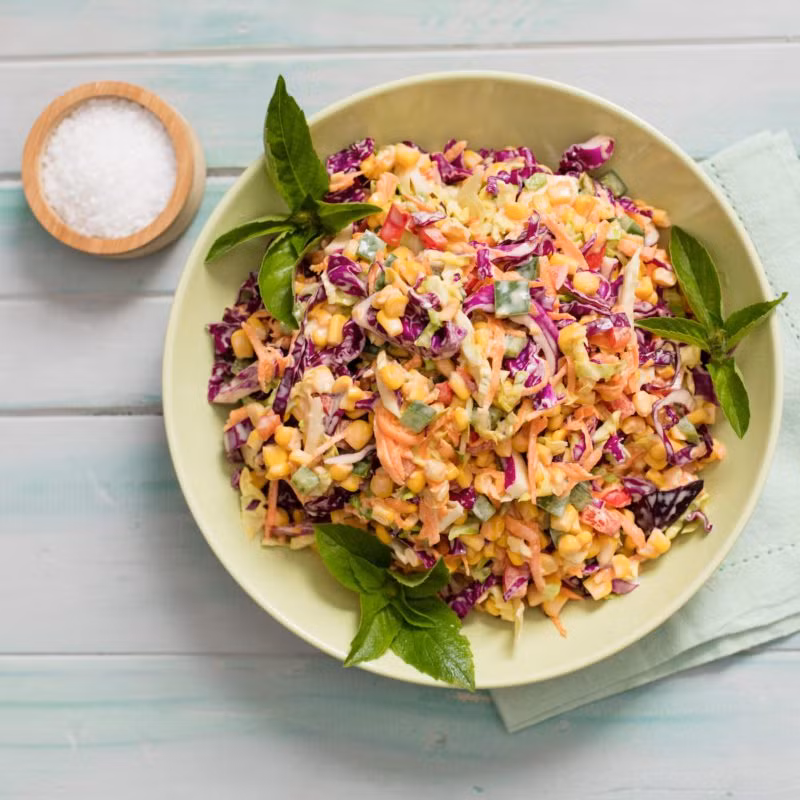 Bạn có thể sử dụng cà rốt, cần tây, rau cải bắp cho món súp/ salad của mình để bổ sung năng lượng sau mỗi buổi tập. Ảnh: adayroi.