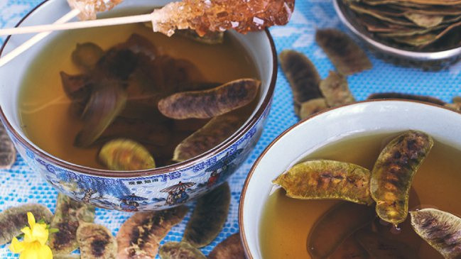 Trà Senna hay trà phan tả diệp hoạt động như một thuốc nhuận tràng tự nhiên và đã được sử dụng để trị táo bón trong nhiều thế kỷ. Ảnh: healthplus.