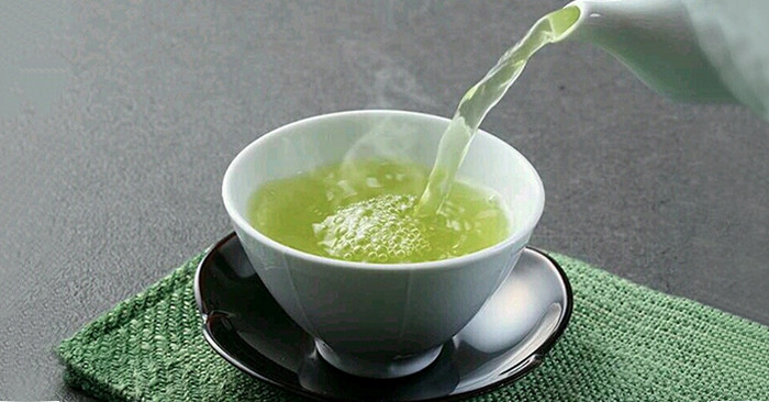 Muốn làm sạch phổi, bạn nên uống trà xanh bởi trong trà xanh chứa nhiều chất chống oxy hóa có thể giúp giảm viêm trong phổi. Ảnh: dkn.