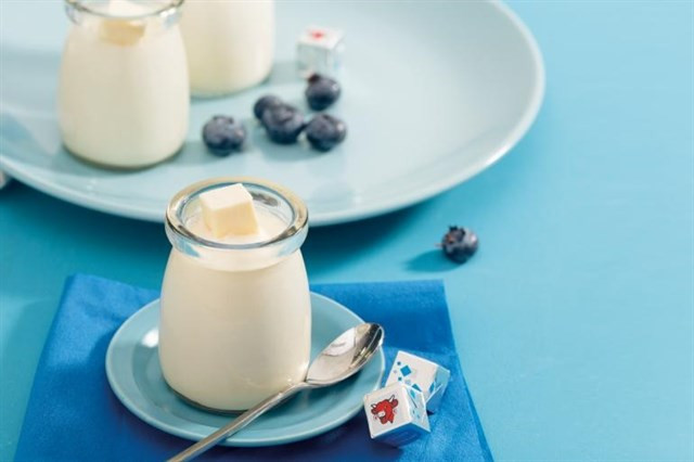 Người bị bệnh gout cũng nên tiêu thụ các sản phẩm từ sữa ít béo như sữa chua, phô mai. Ảnh: googleusercontent.