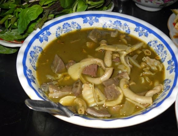 Nấu món nậm pịa phải có loại gia vị đặc trưng là mắc khén cùng nhiều gia vị khác như sả, ớt…Ảnh: blogspot.