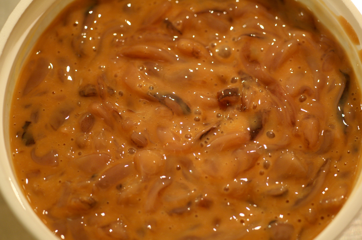 Shiokara được chế biến từ các loại hải sản được cắt nhỏ thành từng miếng dài, sau đó được ngâm trong nội tạng của của chúng cùng với muối. Ảnh: wikimedia.