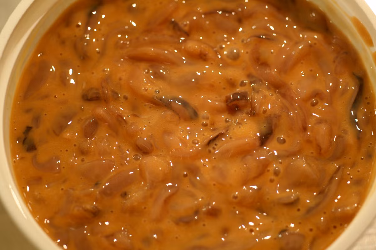 Shiokara được chế biến từ các loại hải sản được cắt nhỏ thành từng miếng dài, sau đó được ngâm trong nội tạng của của chúng cùng với muối. Ảnh: wikimedia.