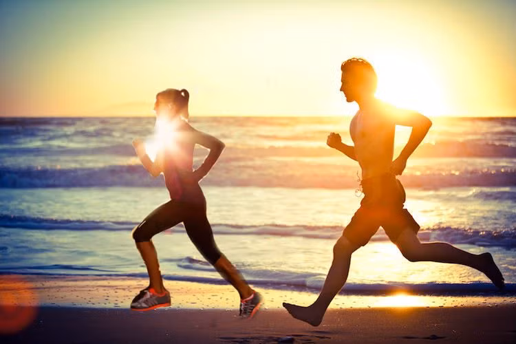 Một trong những lợi ích hàng đầu của tập thể dục buổi sáng là giúp bạn tăng cường sự tỉnh táo và sẵn sàng đảm nhận bất cứ điều gì. Ảnh: fitnessgenie.