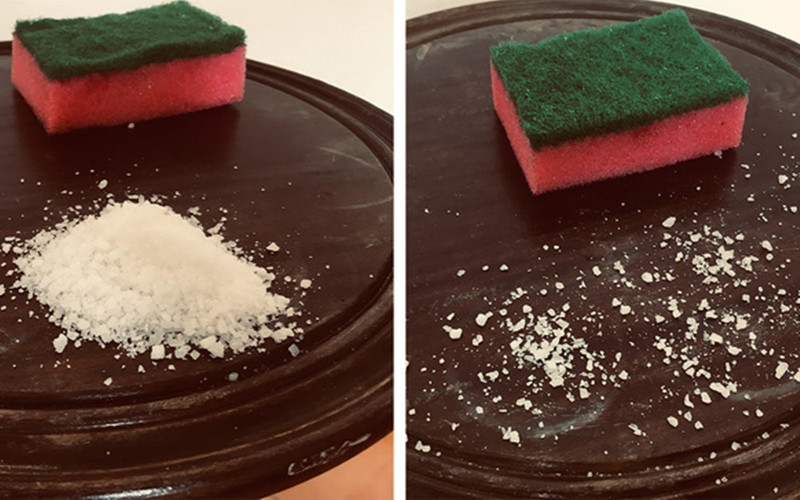 Làm mới đồ nội thất: Bạn hãy dùng khăn ướt hoặc một miếng xốp chà nhẹ muối lên bề mặt đồ nội thất.