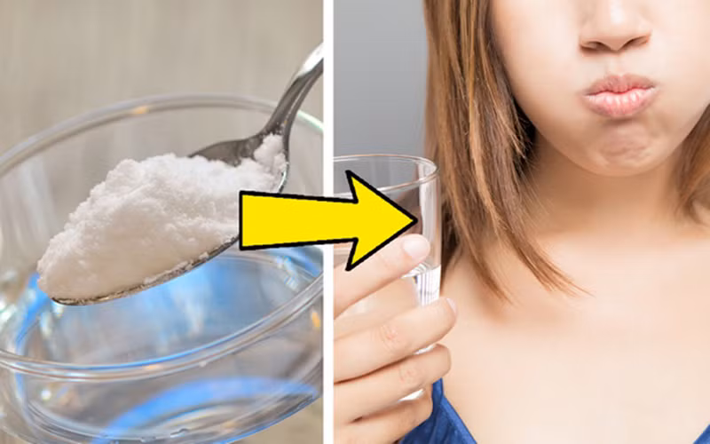 Chăm sóc sức khỏe răng miệng: Như đã nêu ở trên, xúc miệng bằng nước muối giúp giảm viêm họng hoặc có thể sử dụng muối khi đánh răng để bảo vệ răng miệng. Với tính sát khuẩn, muối là sản phẩm chăm sóc răng miệng hiệu quả và kinh tế.