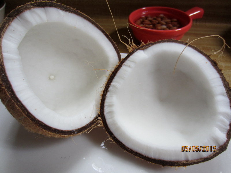 Lý do là vì ăn cùi dừa có thể cải thiện mức cholesterol và giúp giảm mỡ bụng - yếu tố có thể gây ra nguy cơ bệnh tim. Ảnh: blogspot.