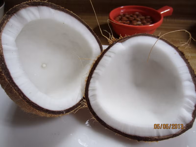 Lý do là vì ăn cùi dừa có thể cải thiện mức cholesterol và giúp giảm mỡ bụng - yếu tố có thể gây ra nguy cơ bệnh tim. Ảnh: blogspot.