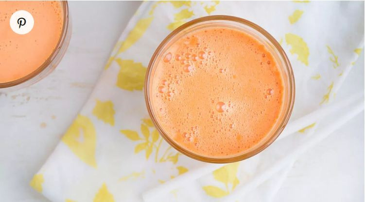 Không chỉ thơm ngon, công thức nước ép trái cây này còn mang đến cho bạn hàng loạt chất dinh dưỡng như vitamin A, B-6 và C, kali, axít folic. Ảnh: healthline.