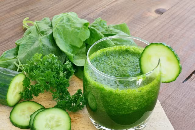 4. Cải xoăn, cà chua và cần tây: Đây chắc chắn là một trong những công thức nước ép rau củ giúp tăng cường hệ miễn dịch một cách tuyệt vời khi cơ thể bạn không khỏe. Ảnh: ihph.