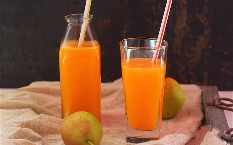 1. Táo, cà rốt và cam: Công thức nước ép gồm cà rốt, táo và cam là một sự kết hợp nước ép trái cây tuyệt vời giúp cơ thể bạn tự bảo vệ chính nó và chống lại nhiễm trùng. Ảnh: cooky.