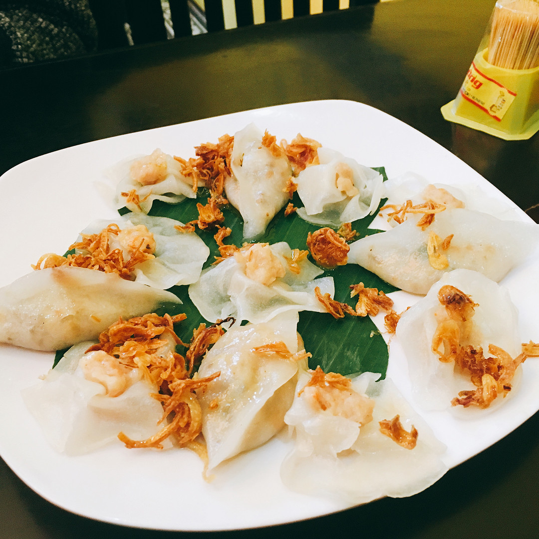 Nhân bánh vạc chủ yếu làm từ tôm tươi hay thịt xay nhuyễn trộn với tiêu, hành, nấm mèo, muối, nước mắm,…Ảnh: chudu24.