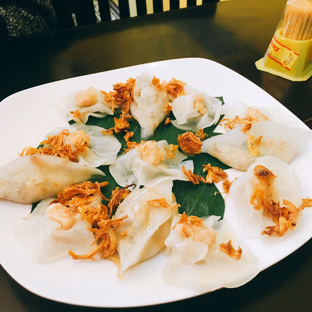 Nhân bánh vạc chủ yếu làm từ tôm tươi hay thịt xay nhuyễn trộn với tiêu, hành, nấm mèo, muối, nước mắm,…Ảnh: chudu24.