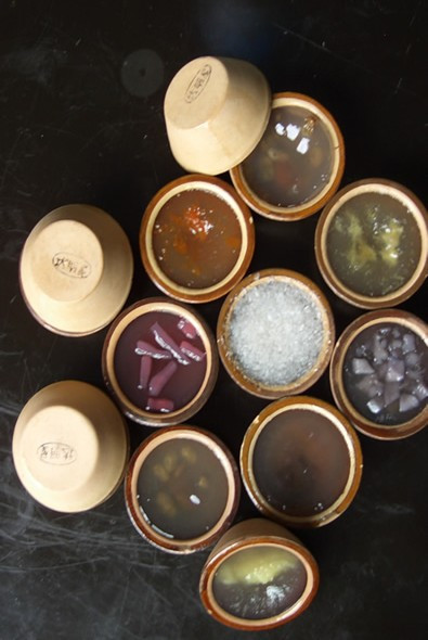 Bánh đúc đậu đỏ là sự hòa quyện tuyệt vời giữa lớp bột dẻo ngọt cùng phần đậu đỏ thanh bùi, tan chảy và hòa quyện nơi đầu lưỡi. Ảnh: chinatouradvisors.