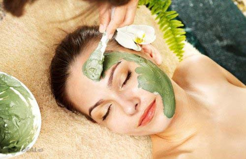 Một trong những bí quyết làm đẹp da và giúp trị mụn đơn giản và hiệu quả nhất trong kỳ kinh nguyệt chính là đắp mặt nạ. Ảnh: giadinh.