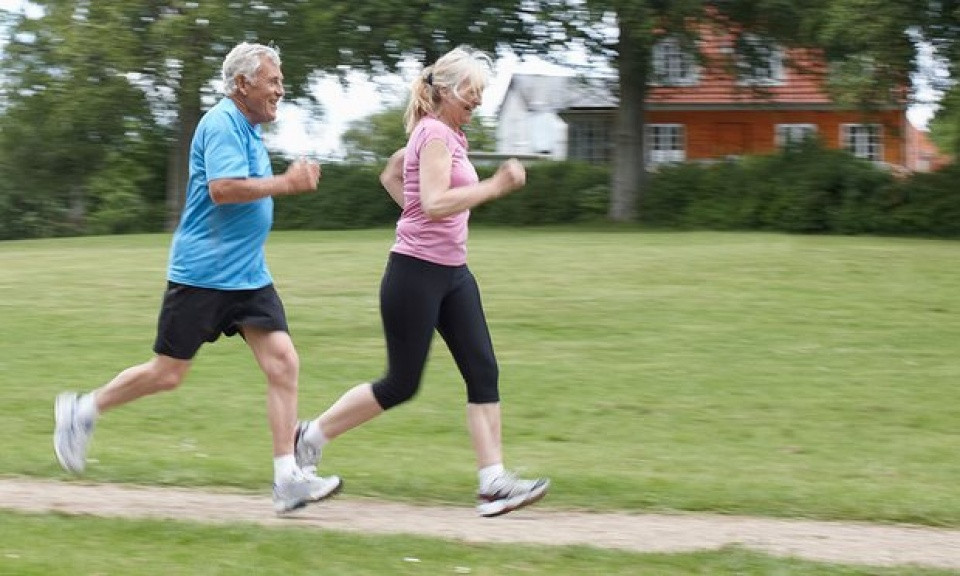 Hoạt động thể chất thường xuyên hoặc khoảng 30 phút hầu hết các ngày trong tuần có thể làm giảm huyết áp khoảng 5 đến 8 mm Hg nếu bạn bị huyết áp cao. Ảnh: baoquocte.