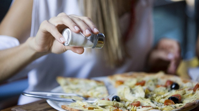 Ngay cả việc giảm một chút natri trong chế độ ăn uống của bạn cũng có thể cải thiện sức khỏe của tim và giảm huyết áp khoảng 5 đến 6 mm Hg. Ảnh: thegioidiengiai.