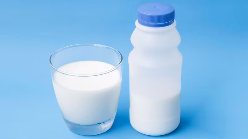 Sữa ít hoặc không béo cung cấp kali và canxi cho cơ thể. Đây là 2 chất dinh dưỡng giúp duy trì huyết áp ổn định. Ảnh: tgdd.