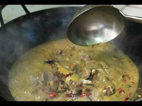 Người dân địa phương thường làm món lẩu phân bò đặc biệt này trong những ngày Tết. Ảnh: ytimg.