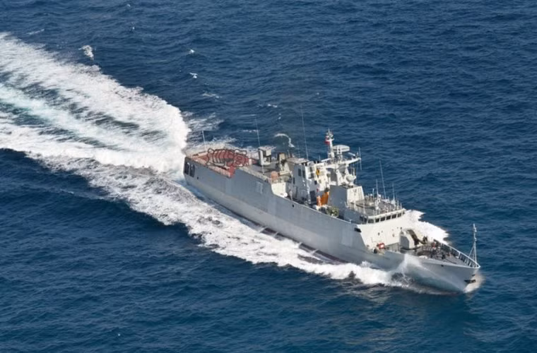 Tàu hộ vệ Type 056 không phải là tàu vũ trang hạng nặng nhất trên thế giới, nhưng lại thuộc một trong số loại tàu đông đảo nhất. Có ít nhất khoảng 23 chiếc Type 056 được đóng, riêng trong năm 2014 đã có khoảng 10 chiếc. Dự kiến đến năm 2018 sẽ có khoảng hơn 50 chiếc tàu loại này được đóng.