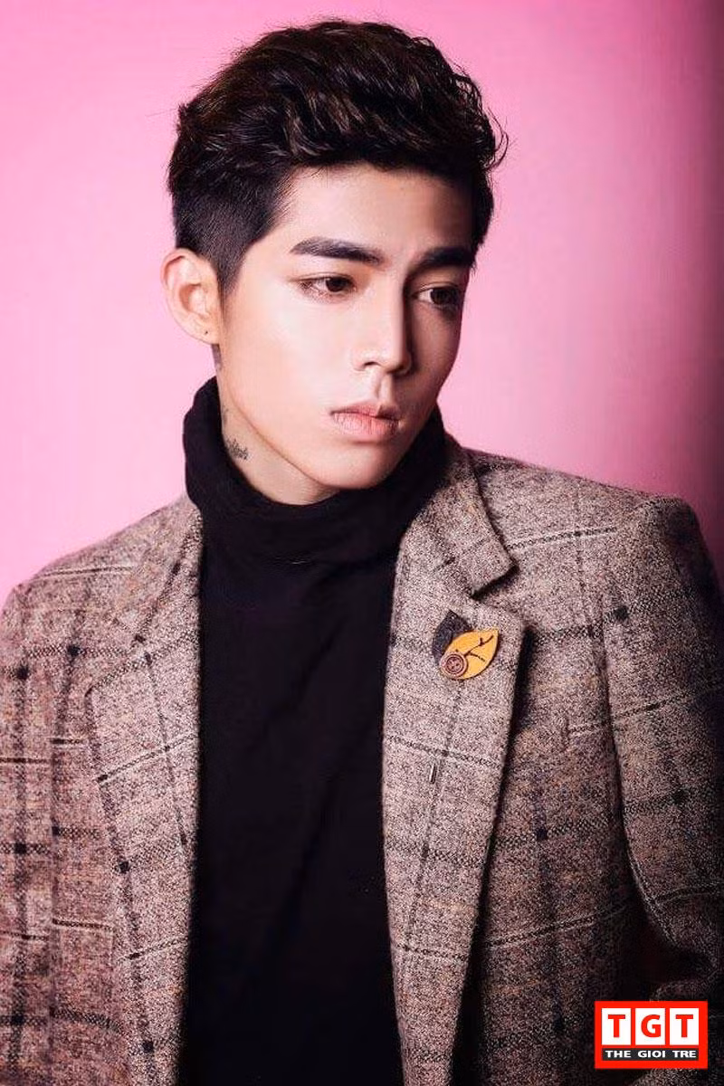 "...Cho đến khi tham gia đóng vai nam chính trong phim “Sắp Ra” thì lúc đó tên tuổi của mình đã được mọi người biết đến nhiều hơn. Lúc tiếp xúc, cũng nhiều người nhận xét ngoài hình mình khá giống ca sỹ T.O.P. Được các bạn biết đến nhiều như vậy là một niềm vinh hạnh lớn lao đối với mình. Mình cảm thấy rất vui và coi đó như động lực để mình tiếp tục thực hiện ước mơ mà bản thân theo đuổi.”