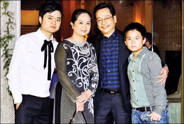 Nguoi vo tao tan cua cap doi quyen luc trong “Nguoi phan xu”