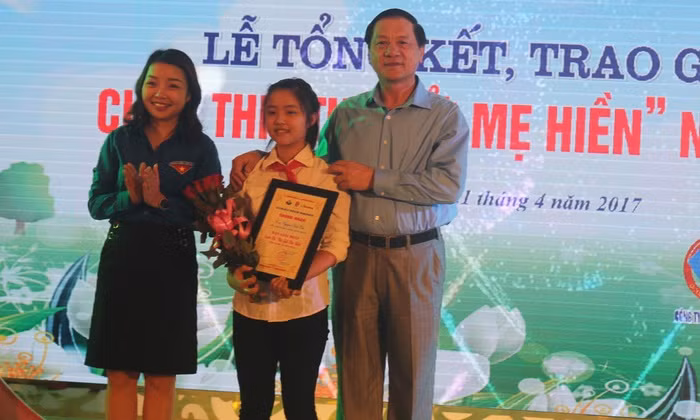 Roi nuoc mat buc thu gui me da khuat cua nu sinh lop 9-Hinh-3