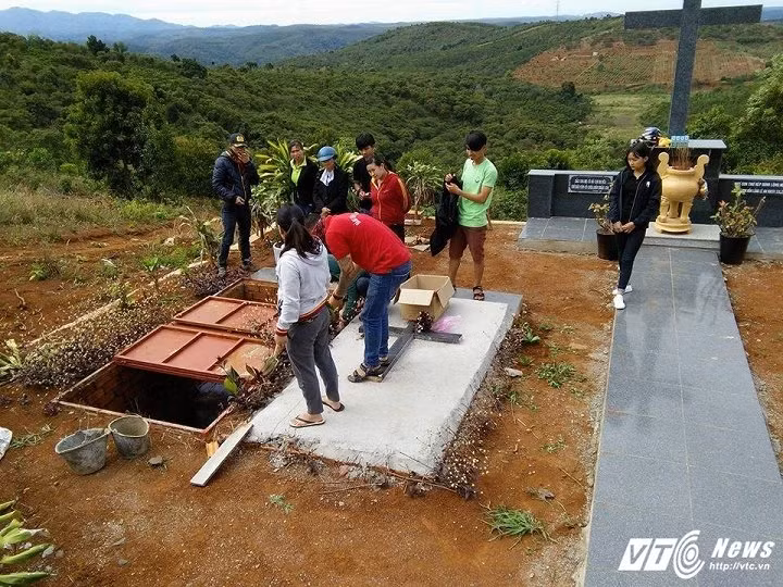 Tho xam Dak Nong 5 nam gom 500 bao thai ve chon cat-Hinh-2