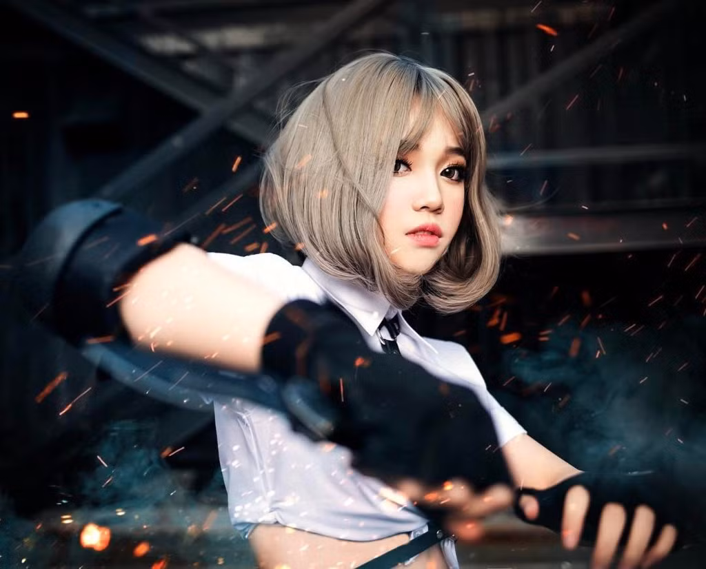 Ngoài công việc livestream chơi game trên mạng, 9X còn tham gia làm người mẫu ảnh và cosplay các nhân vật trong game. Những hình ảnh của thiếu nữ 21 tuổi nhận được nhiều lượt thích và bình luận khen ngợi từ người hâm mộ.
