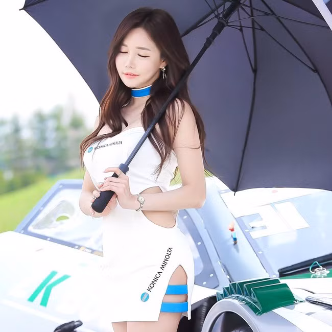 Không chỉ làm mẫu xe, mẫu ảnh, Ga Eun cũng làm mẫu game, thậm chí là cả người mẫu trên võ đài quyền anh.