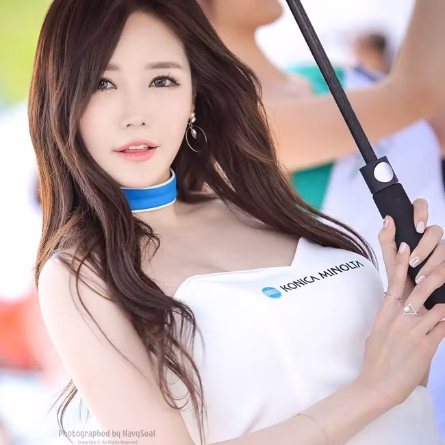 Hiện tại, chỉ tính riêng trên trang Instagram cá nhân, Han Ga Eun đã sở hữu tới hơn 125.000 người theo dõi. Mỗi bức ảnh nhận được hàng chục ngàn lượt yêu thích và chia sẻ.