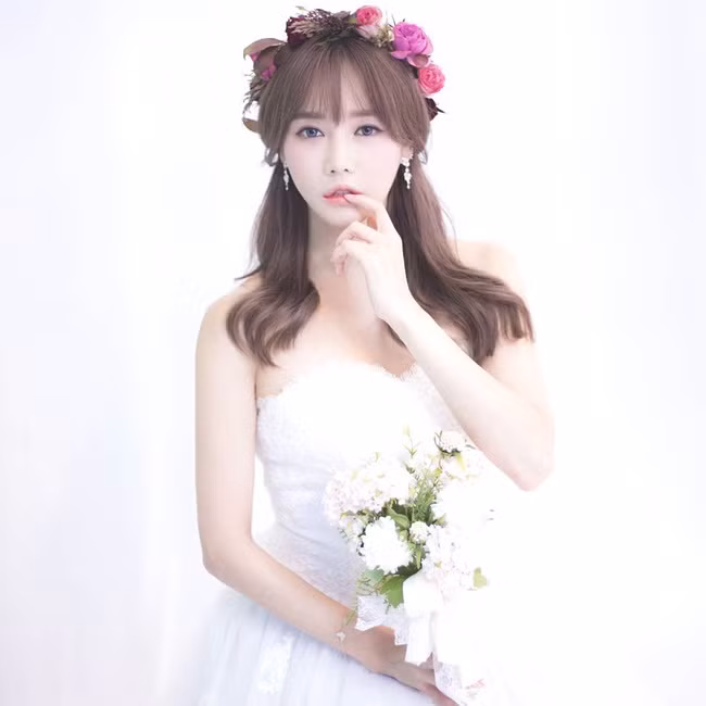 Nhan sắc nổi trội của Ga Eun cũng không hề có dấu hiệu đi xuống mà ngày càng rạng rỡ hơn, quyến rũ hơn.