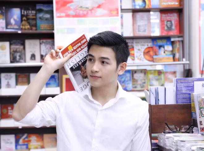 Anh chang duoc menh danh "phat thanh vien dep trai nhat Viet Nam"