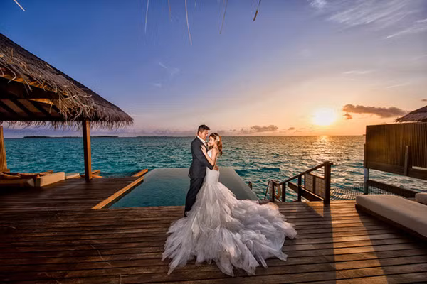 Cap doi Viet kieu bao chi 20.000 USD chup anh cuoi Maldives