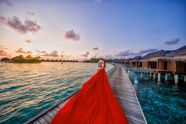 Về phía Trâm, cô dành tình cảm cho sự chân thành, hết mình quan tâm đến mọi người xung quanh của Tuấn.