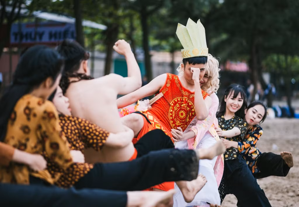 Các khoảnh khắc trong bộ ảnh của teen Nghệ An khiến dân mạng thích thú vì mang tính giải trí cao.