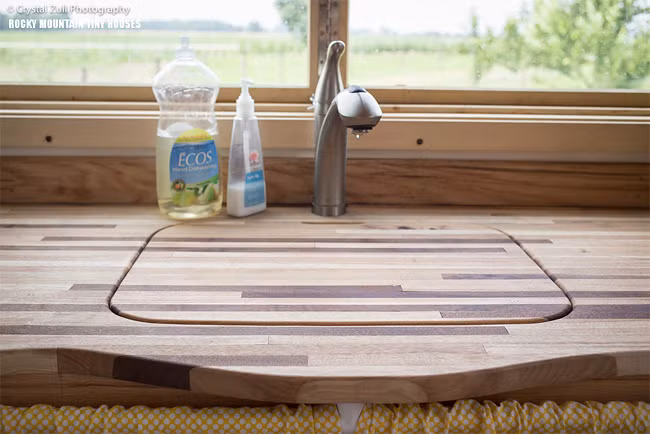 Rộng vỏn vẹn 19m2 nhưng đây là nơi ở của một gia đình 4 người.