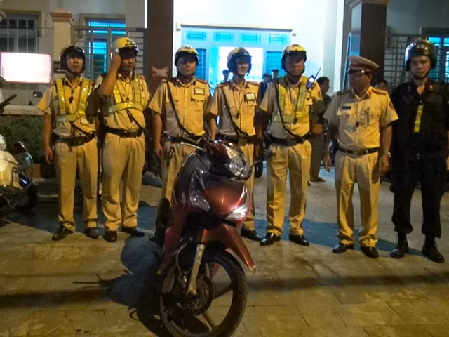 Ten trom bi CSGT truy bat gon nho... thiet bi dinh vi