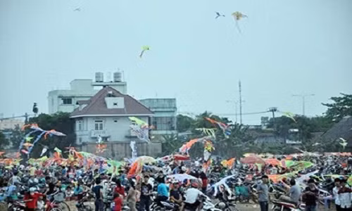 Khu vực cánh đồng diều nơi bé Đạt bị diều “khủng” kéo lên không trung ở đoạn cao khoảng 20m rồi rơi xuống đất tử vong.